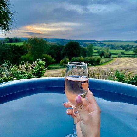 Romantic Nature Retreat, Luxury Glamping & Stargazing Views - Dragonfly Shepherd Hut Yarpole Экстерьер фото