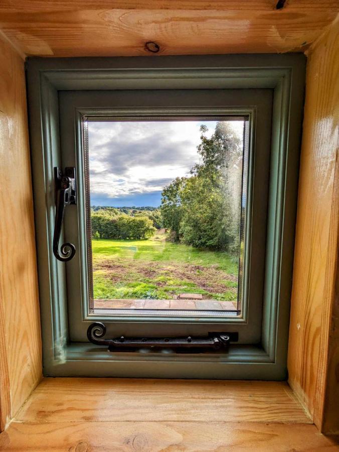 Romantic Nature Retreat, Luxury Glamping & Stargazing Views - Dragonfly Shepherd Hut Yarpole Экстерьер фото