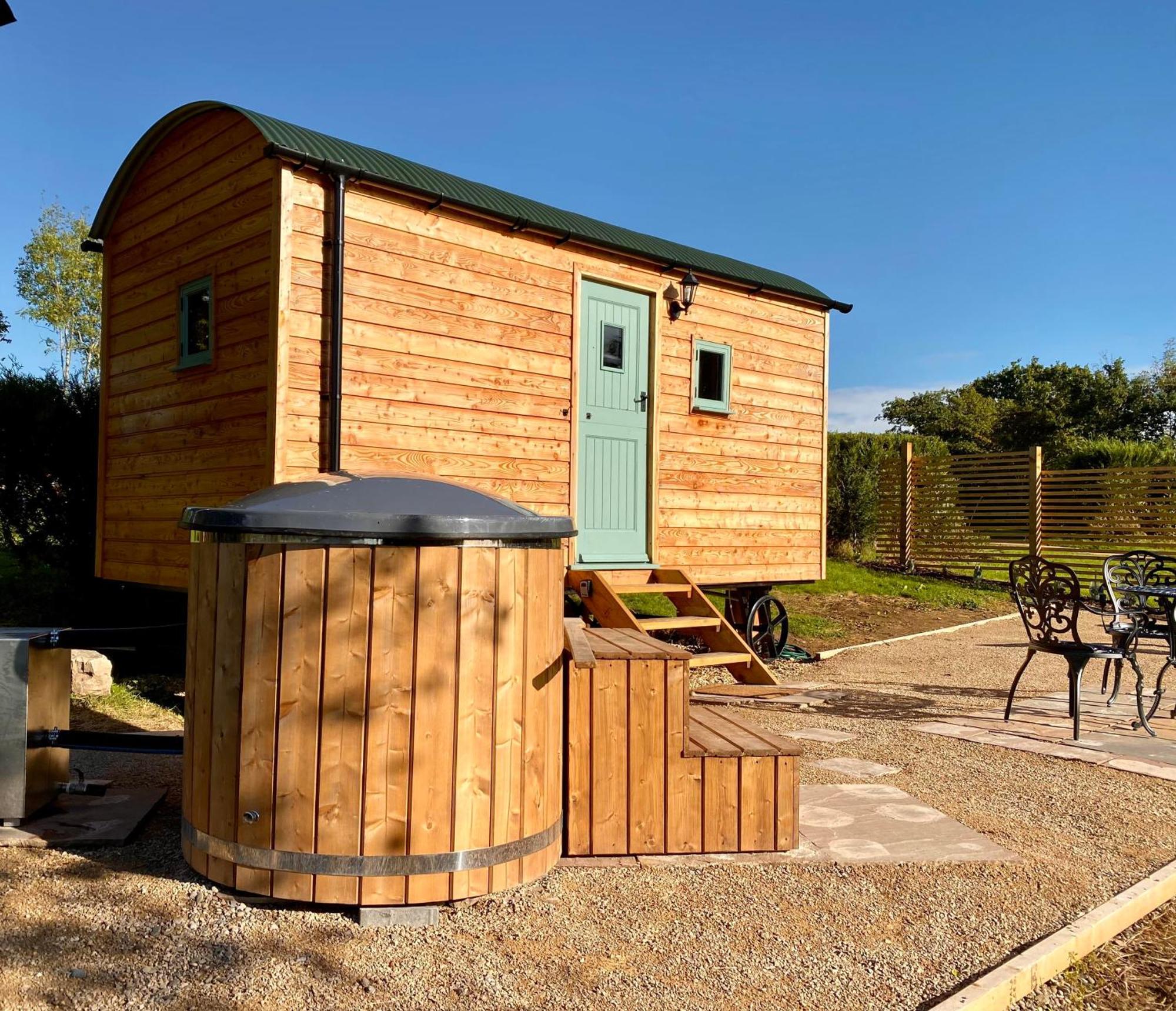 Romantic Nature Retreat, Luxury Glamping & Stargazing Views - Dragonfly Shepherd Hut Yarpole Экстерьер фото