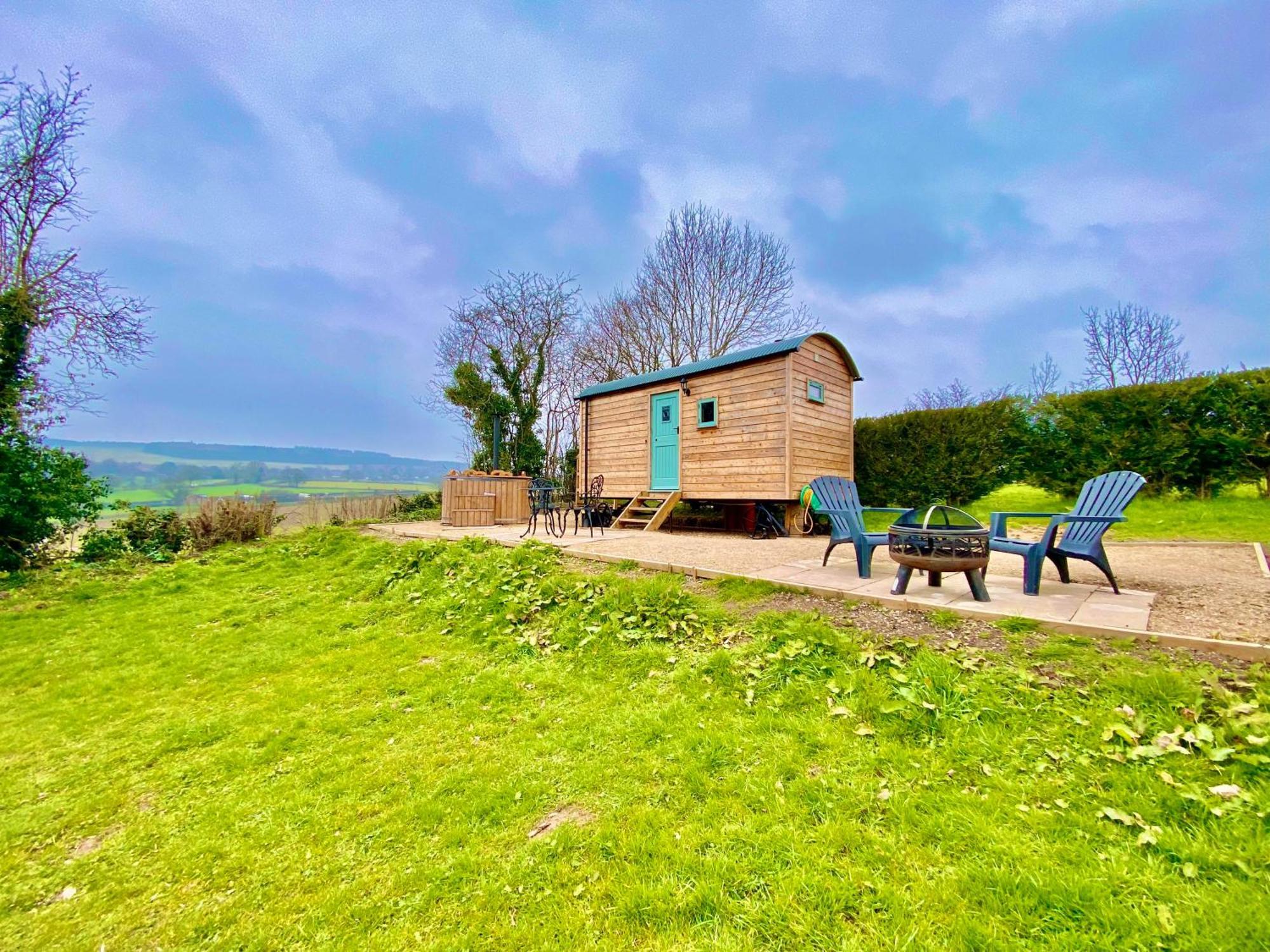 Romantic Nature Retreat, Luxury Glamping & Stargazing Views - Dragonfly Shepherd Hut Yarpole Экстерьер фото